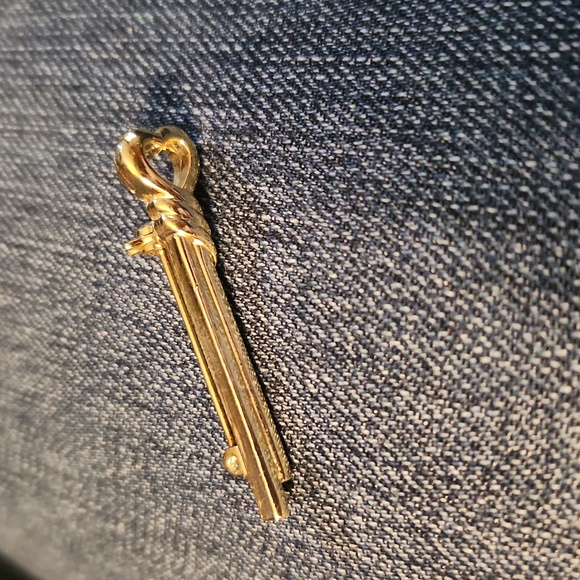 Heart Brooch - Picture 1 of 2